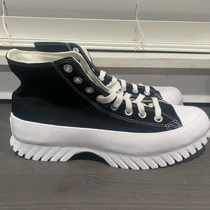 Chuck Taylor All Star Lugged 2.0 High Top
Unisex Size Women 11 Men 9